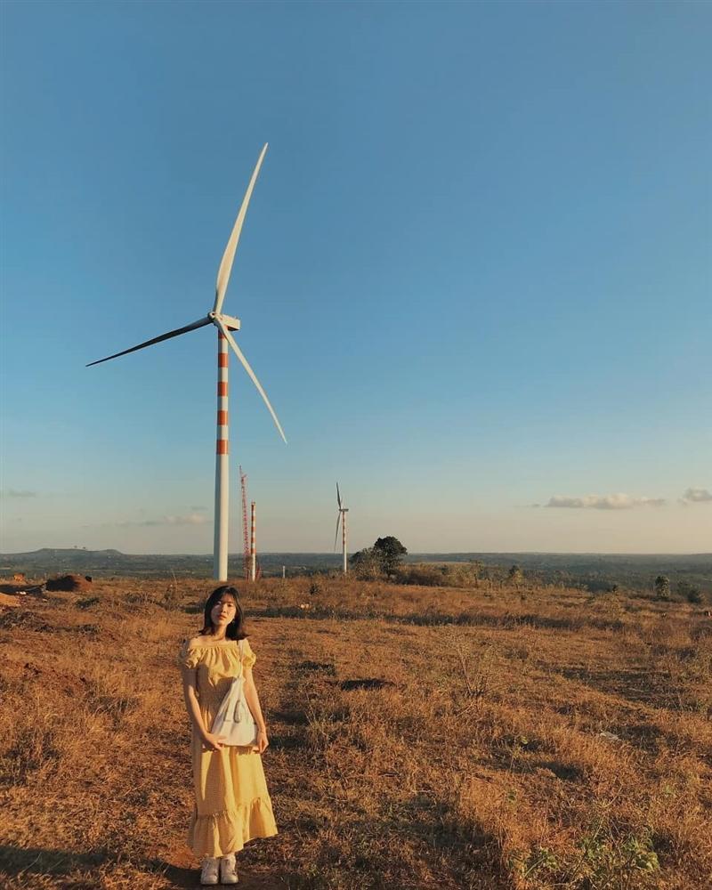 Cánh đồng quạt gió tựa trời Tây ở Đắk Lắk hút giới trẻ check-in-1