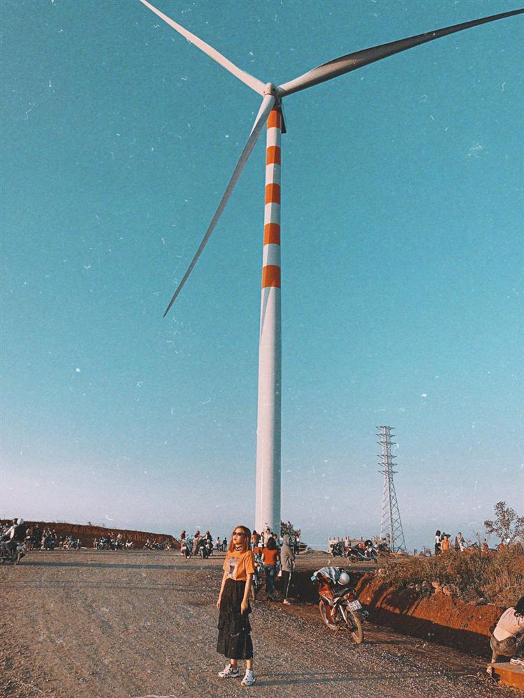 Cánh đồng quạt gió tựa trời Tây ở Đắk Lắk hút giới trẻ check-in-3