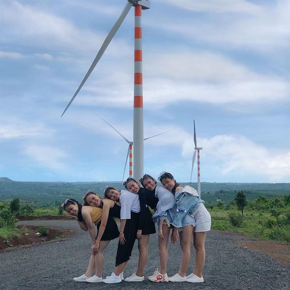 Cánh đồng quạt gió tựa trời Tây ở Đắk Lắk hút giới trẻ check-in-12