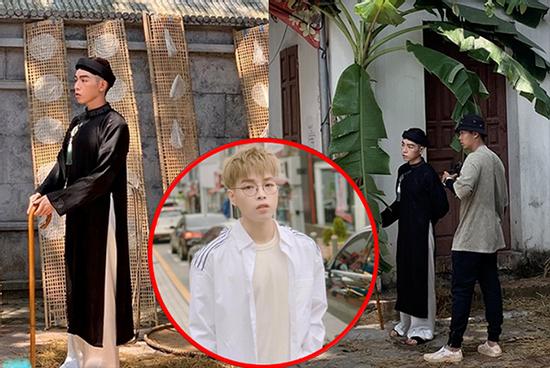 Lộ ảnh Đức Phúc hóa ông giáo đứng cạnh cây chuối trong MV mới