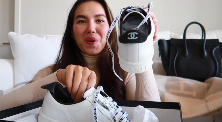 Kém gì Ngọc Trinh, con gái nữ hoàng ảnh lịch Diễm My khoe clip đập hộp hàng hiệu cực chất-2