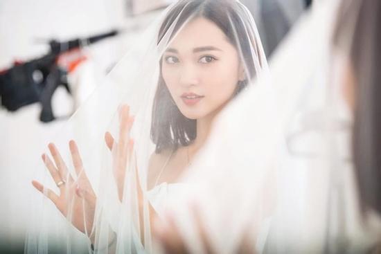 Ngọc Nữ trò chuyện với fan, ẩn ý bị Phan Văn Đức phản bội