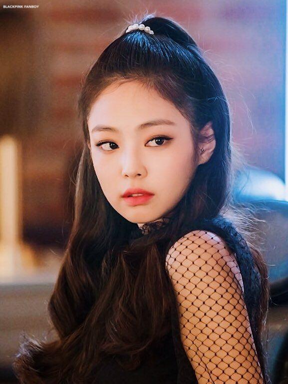 Mỹ nữ vạn người mê Jennie (BlackPink) hóa fangirl nhỏ bé, đọ sắc bên thần tượng Rihanna-5