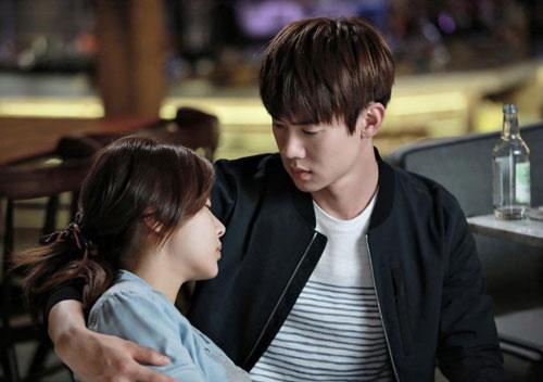 Tôi lỡ đi nhà nghỉ với nhân tình, chồng vào tận giường mặc áo cho vợ, kéo tay về một lời không nói-3