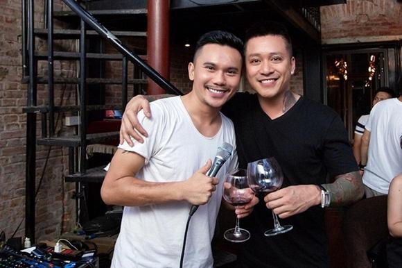 Tuấn Hưng - Tú Dưa sứt mẻ tình bạn con chấy cắn đôi chỉ vì không minh bạch tiền bản quyền?-3