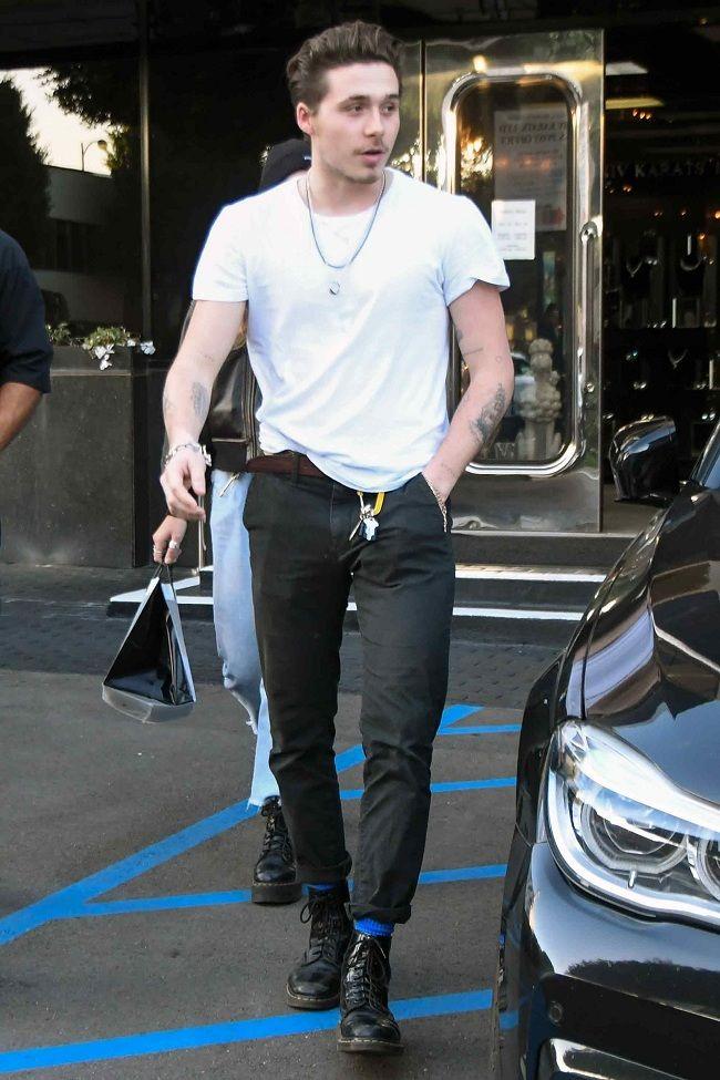 Mang tiếng là con của biểu tượng thời trang thế giới nhưng nhiều lần Brooklyn Beckham bị soi ăn mặc rách rưới-7