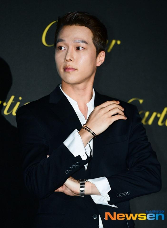 BLACKPINK Jisoo đẹp quyến rũ sau tin đồn hẹn hò, đọ sắc bên hồ ly Shin Min Ah-16