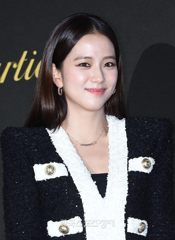 BLACKPINK Jisoo đẹp quyến rũ sau tin đồn hẹn hò, đọ sắc bên hồ ly Shin Min Ah-3