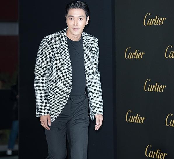 BLACKPINK Jisoo đẹp quyến rũ sau tin đồn hẹn hò, đọ sắc bên hồ ly Shin Min Ah-14