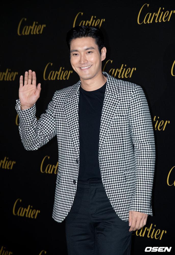 BLACKPINK Jisoo đẹp quyến rũ sau tin đồn hẹn hò, đọ sắc bên hồ ly Shin Min Ah-15