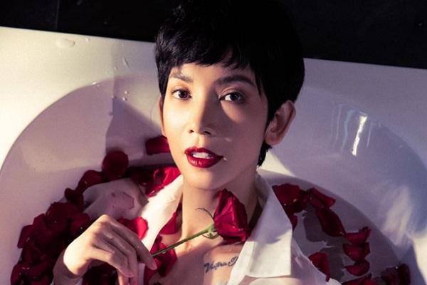 Vòng 1 ngồn ngộn như sắp tràn khỏi váy, Xuân Lan bị nghi phẫu thuật thẩm mỹ ở tuổi ngoại tứ tuần-6