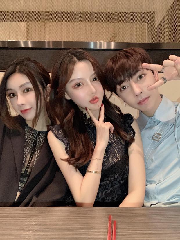 Trai xinh gái đẹp khiến ai nấy hết hồn khi khoe cận gương mặt giống nhau như tạc sau thẩm mỹ-1