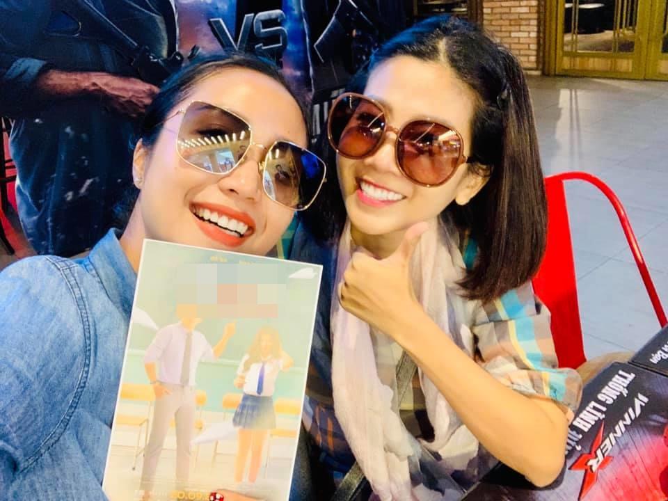 Diễn viên Mai Phương đã thoát cửa tử, cười rạng rỡ đến rạp chiếu phim-2