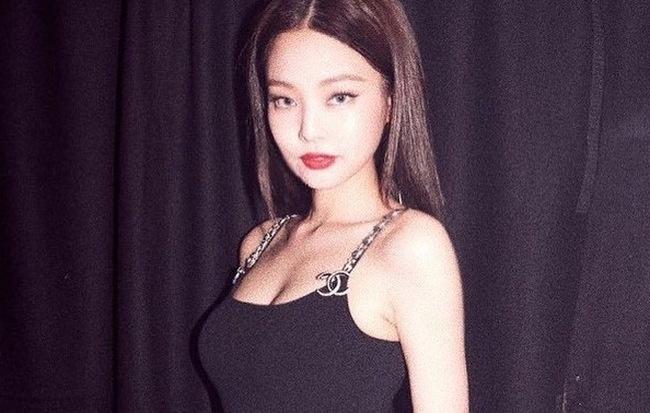 Tốn 10.000 USD thuê chuyên gia trang điểm giống BlackPink Jennie và cái kết của blogger Trung Quốc-1