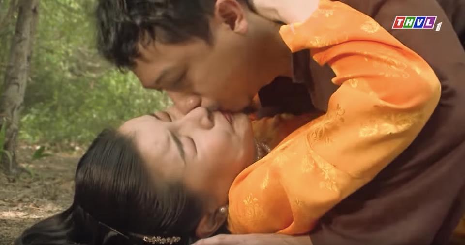 Nhìn Hứa Minh Đạt hôn Cao Thái Hà, dân tình tự hỏi đang thổi bong bóng hay hô hấp nhân tạo?-8