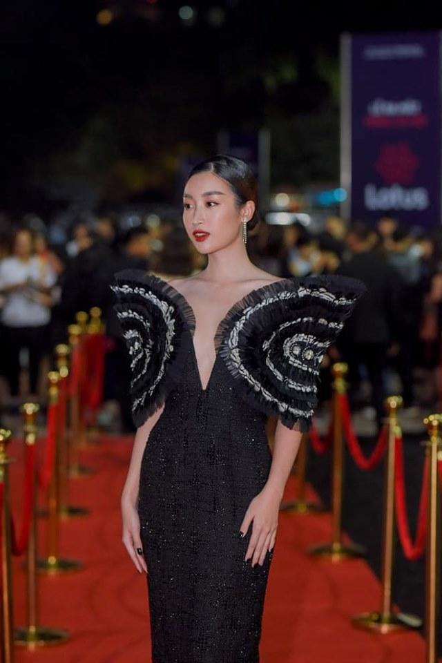 Diễn viên Việt Anh trang điểm nữ tính bất ngờ - Đỗ Mỹ Linh lại có màn họa mặt già chát chúa-2