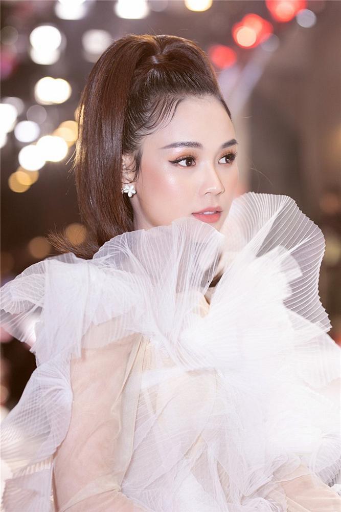 Diễn viên Việt Anh trang điểm nữ tính bất ngờ - Đỗ Mỹ Linh lại có màn họa mặt già chát chúa-9