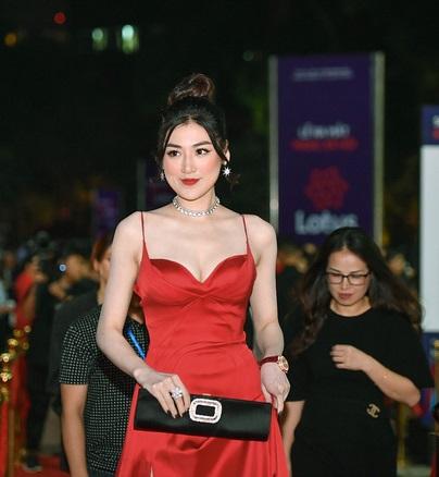 Diễn viên Việt Anh trang điểm nữ tính bất ngờ - Đỗ Mỹ Linh lại có màn họa mặt già chát chúa-3