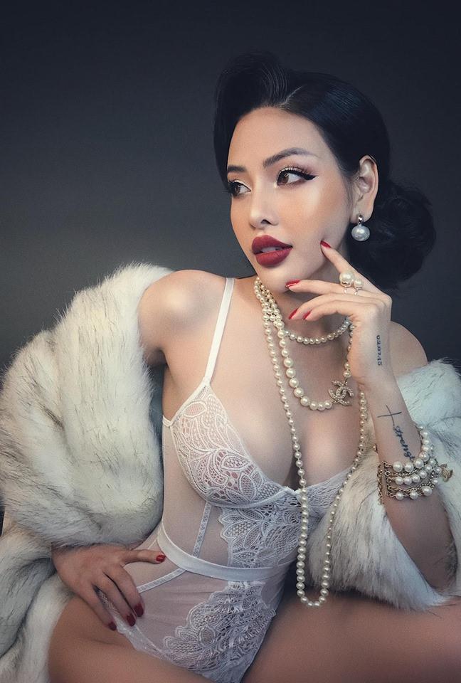 Cô gái quay clip bán khỏa thân ở Hội An từng tham gia game lột đồ-2