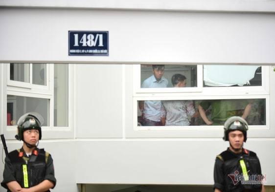 Phong tỏa công ty con của địa ốc Alibaba, đưa đi hàng ô tô tài liệu-1