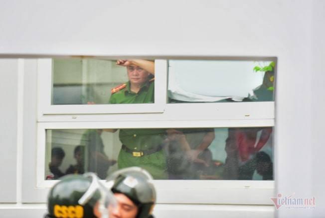 Phong tỏa công ty con của địa ốc Alibaba, đưa đi hàng ô tô tài liệu-2