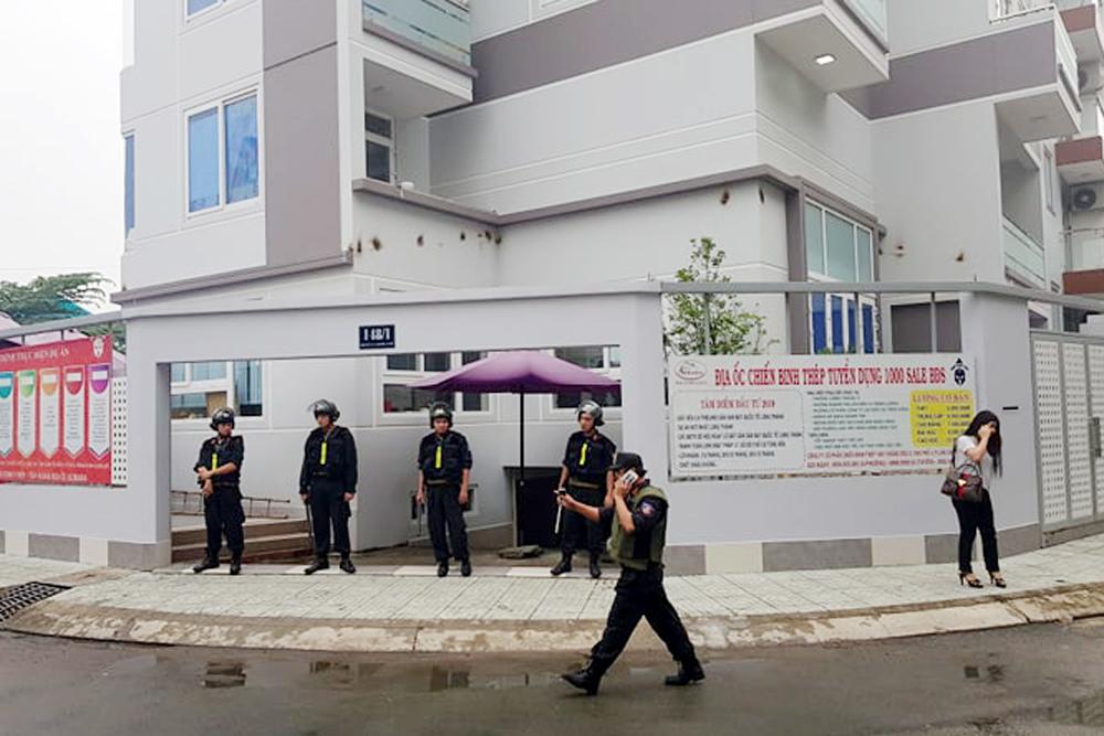 Phong tỏa công ty con của địa ốc Alibaba, đưa đi hàng ô tô tài liệu-4