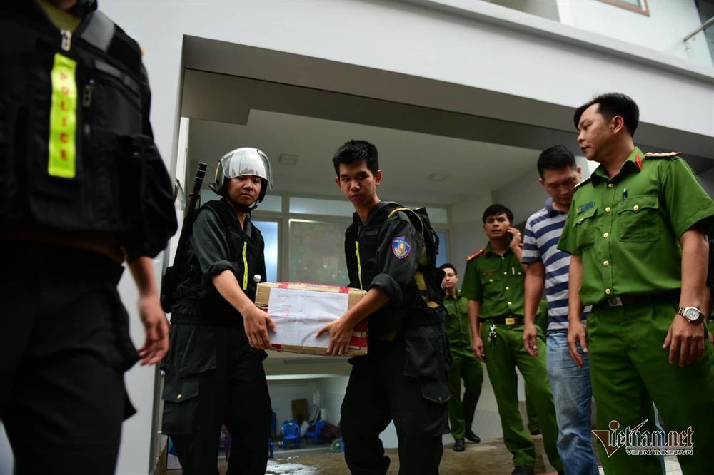 Phong tỏa công ty con của địa ốc Alibaba, đưa đi hàng ô tô tài liệu-8