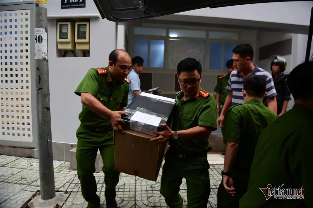 Phong tỏa công ty con của địa ốc Alibaba, đưa đi hàng ô tô tài liệu-10