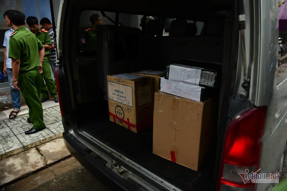 Phong tỏa công ty con của địa ốc Alibaba, đưa đi hàng ô tô tài liệu-13