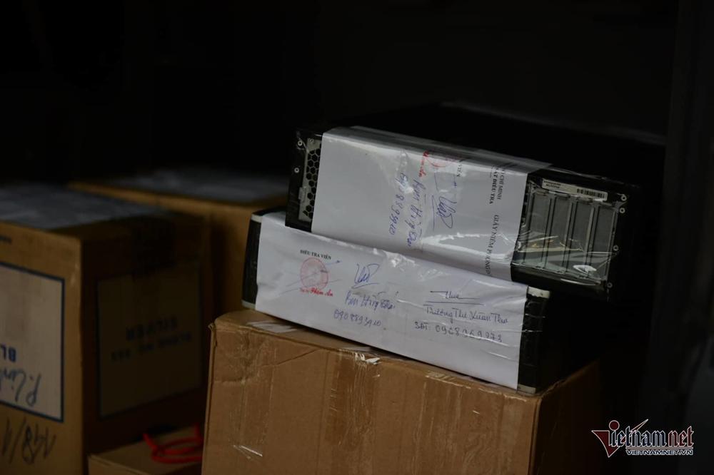 Phong tỏa công ty con của địa ốc Alibaba, đưa đi hàng ô tô tài liệu-14