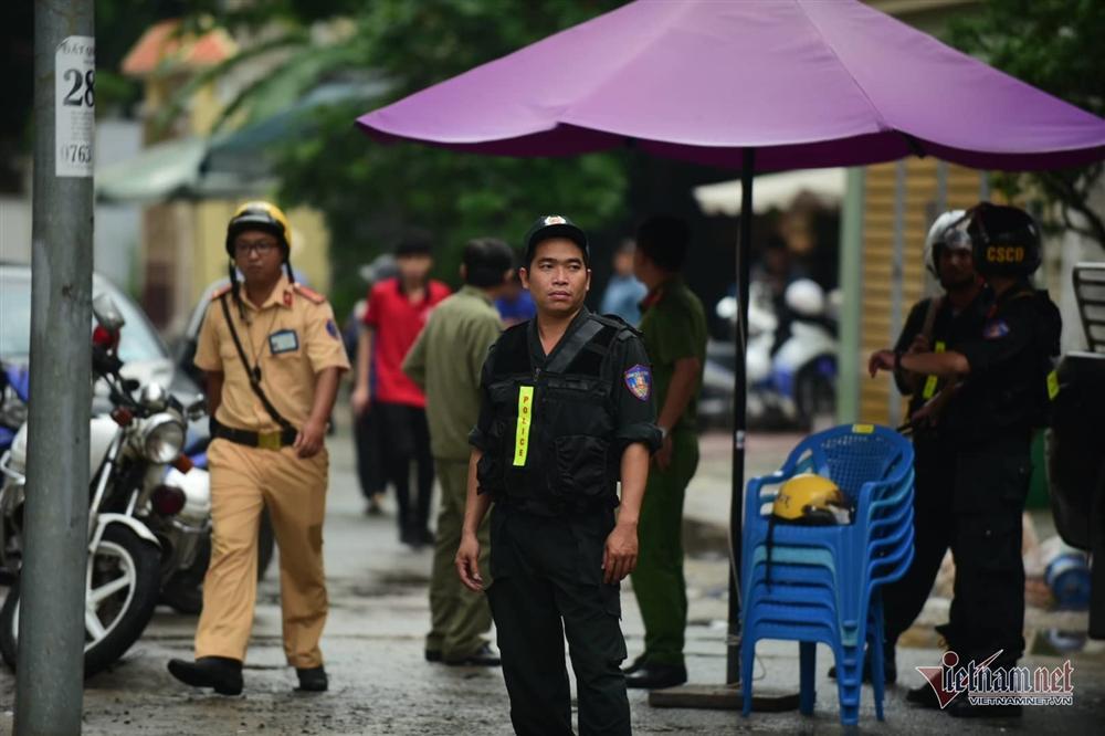 Phong tỏa công ty con của địa ốc Alibaba, đưa đi hàng ô tô tài liệu-20