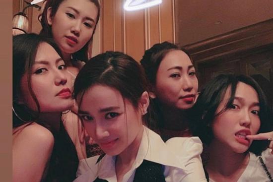 Diệu Nhi đăng ảnh họp lớp, tiết lộ học cùng Nhã Phương và Thúy Ngân