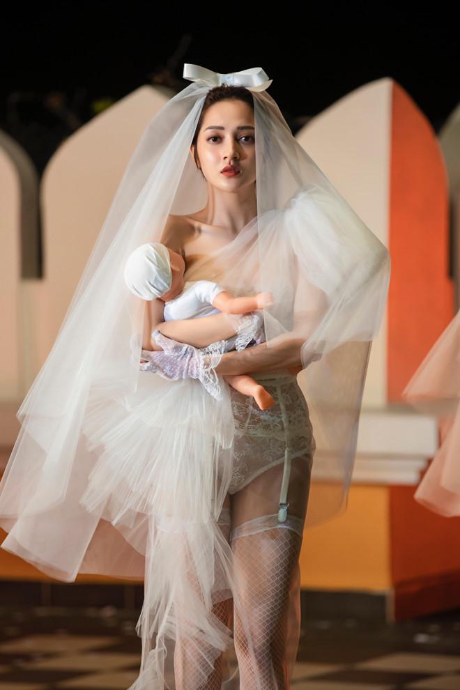 Bảo Anh diện mốt không nội y, váy cưới xuyên thấu trong MV Ai cần ai-7