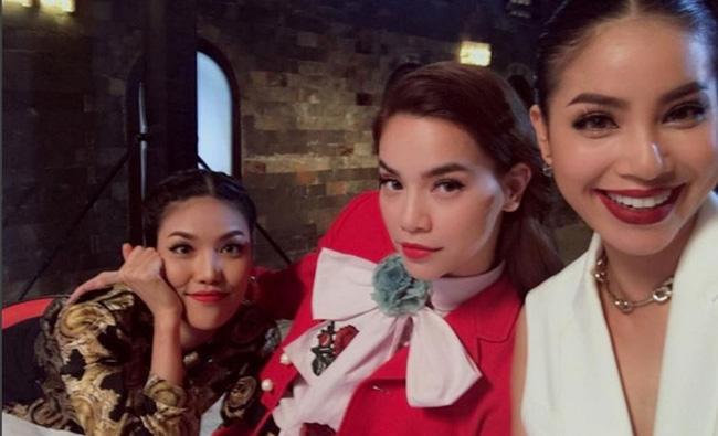 Đứng chung khung hình với dàn mỹ nhân Việt, Hồ Ngọc Hà vẫn tự tin đánh bật nhiều đàn em-7