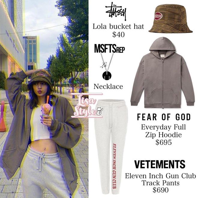 Nhìn qua, outfit này của "bông hồng lai" BlackPink có vẻ khá bình dân, song chúng lại toàn đến từ các nhà mốt streetwear danh tiếng như áo hoodie Fear Of God có giá 695 USD, quần nỉ của nhà mốt Vetements có giá 690 USD.