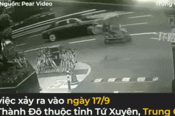 Clip: Phóng nhanh không kiểm soát được, shipper đâm vào siêu xe Rolls-Royce phải đền hơn 3 tỷ đồng