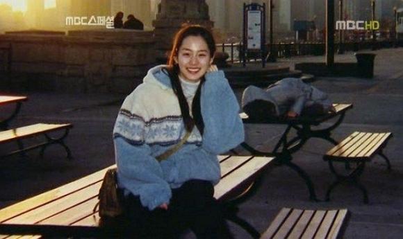 Fan choáng với nhan sắc mặt mộc của Kim Tae Hee thời đại học, bất chấp mọi camera sống ảo-2