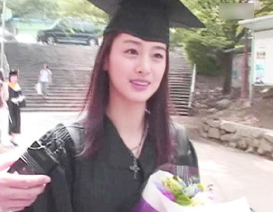 Fan choáng với nhan sắc mặt mộc của Kim Tae Hee thời đại học, bất chấp mọi camera sống ảo-5