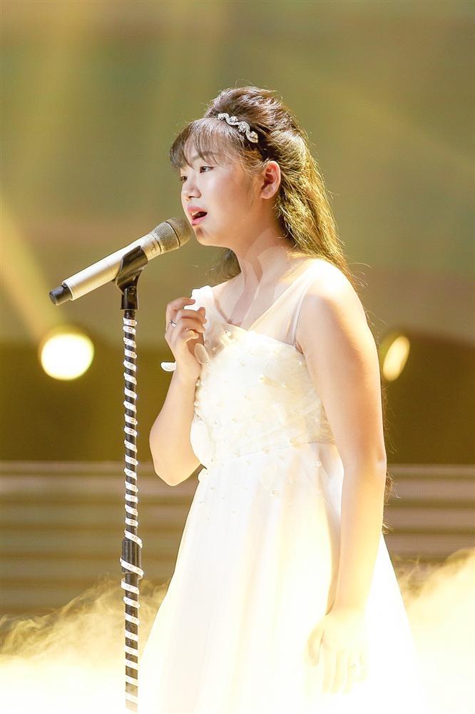 Lưu Thiên Hương, Phạm Quỳnh Anh rớt nước mắt khi nghe học trò hát ca khúc tặng mẹ bị ung thư-1