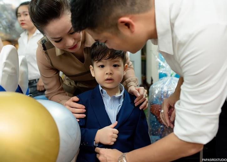 Tạm gạt đấu tố căng như dây đàn, Nhật Kim Anh và chồng cũ sánh đôi rạng rỡ mừng sinh nhật con trai-6