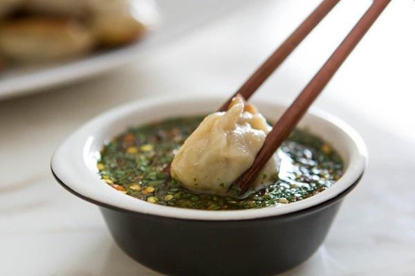 Đặc sản thịt hun khói suốt 16 giờ đen thui, mọng nước ở Thái Lan-1