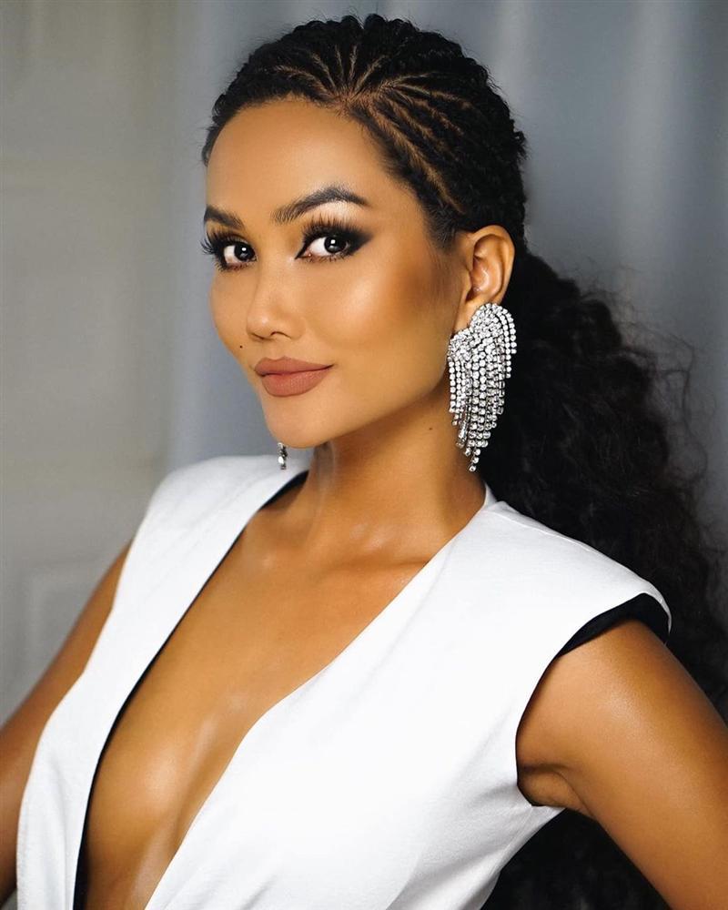 Bản tin Hoa hậu Hoàn vũ 22/9: HHen Niê mặc váy hở bạo nhất từ trước tới nay, chặt đẹp từng mỹ nữ quốc tế-1