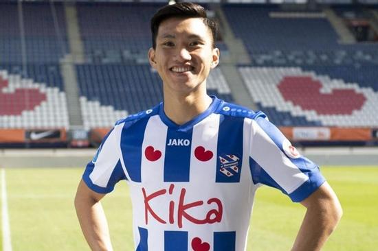 Fanpage CLB Heerenveen gọi tên Văn Hậu trước trận đấu