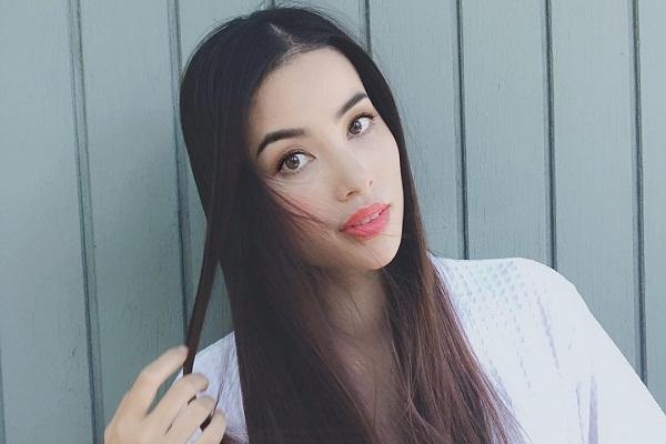 Phạm Hương đăng clip catwalk, anti-fan bóc phốt: Ai chẳng biết chị sửa mũi - gọt hàm - làm răng-6