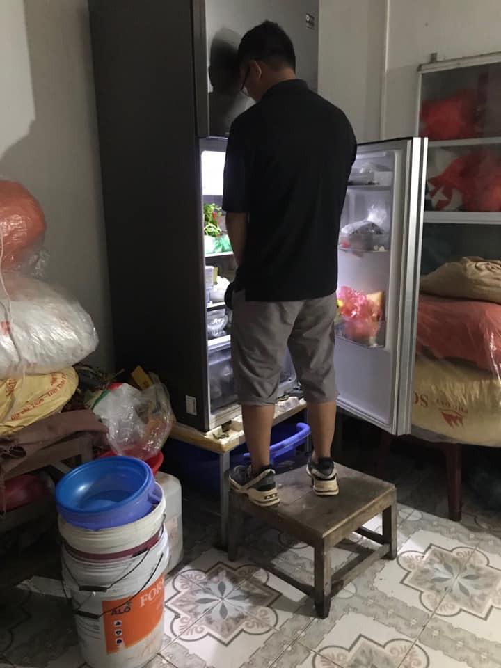 Say rượu, chồng tiểu tiện vào tủ lạnh vì tưởng nhầm nhà vệ sinh còn đổ tội cho vợ không biết trông con và cái kết-2