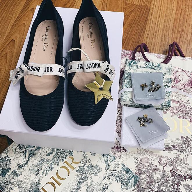 Bạn trai nhà người ta toàn tặng nửa kia iPhone 11, mỹ phẩm, hàng hiệu-2