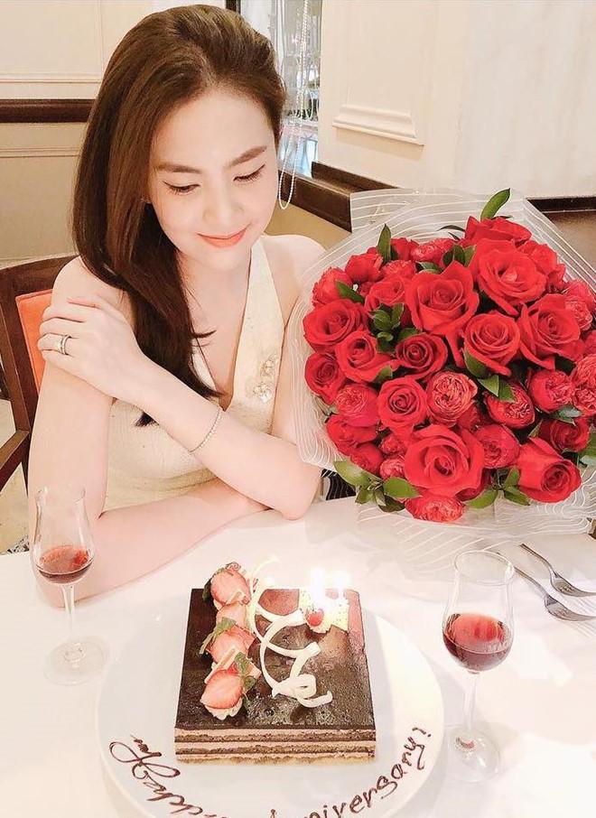 Bạn trai nhà người ta toàn tặng nửa kia iPhone 11, mỹ phẩm, hàng hiệu-9