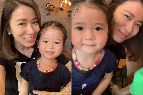 Lần đầu khoe con gái, Xa Thi Mạn vẫn nổi bần bật vì gương mặt cực trẻ trung nhờ nhan sắc lão hóa ngược ở tuổi 44