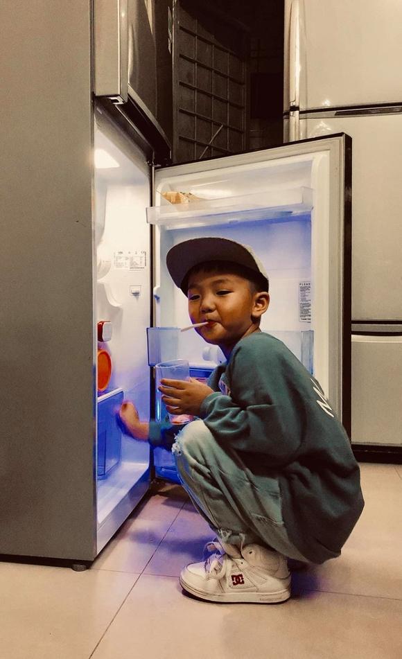 Lên đồ đi chơi, con trai Thu Quỳnh nhận cơn mưa lời khen vì đáng yêu hết phần người khác-1