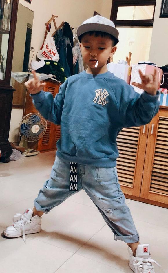 Lên đồ đi chơi, con trai Thu Quỳnh nhận cơn mưa lời khen vì đáng yêu hết phần người khác-2